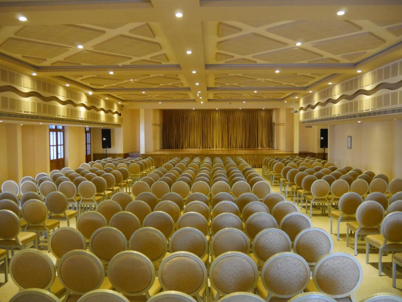 Karthika Residency Hotel Kilimanur Ngoại thất bức ảnh